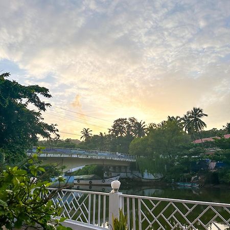 Hotel Riverside Бага Экстерьер фото