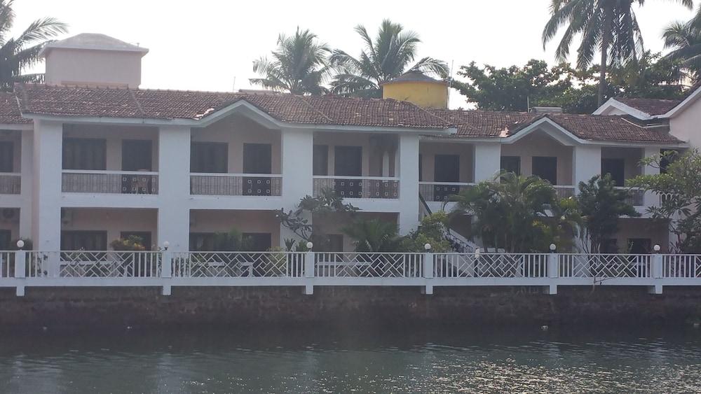 Hotel Riverside Бага Экстерьер фото