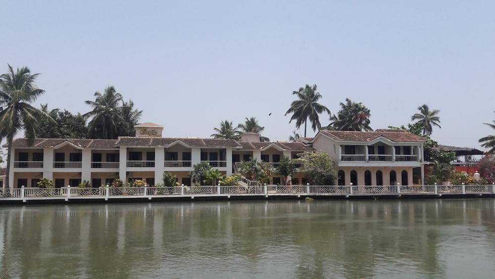 Hotel Riverside Бага Экстерьер фото