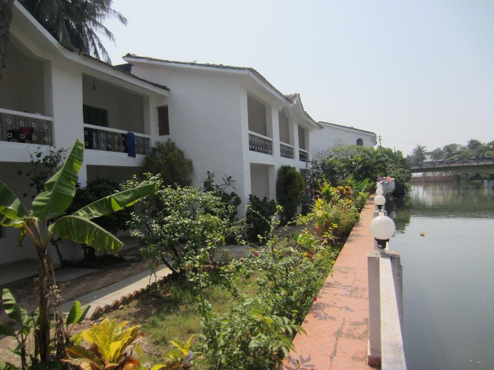 Hotel Riverside Бага Экстерьер фото