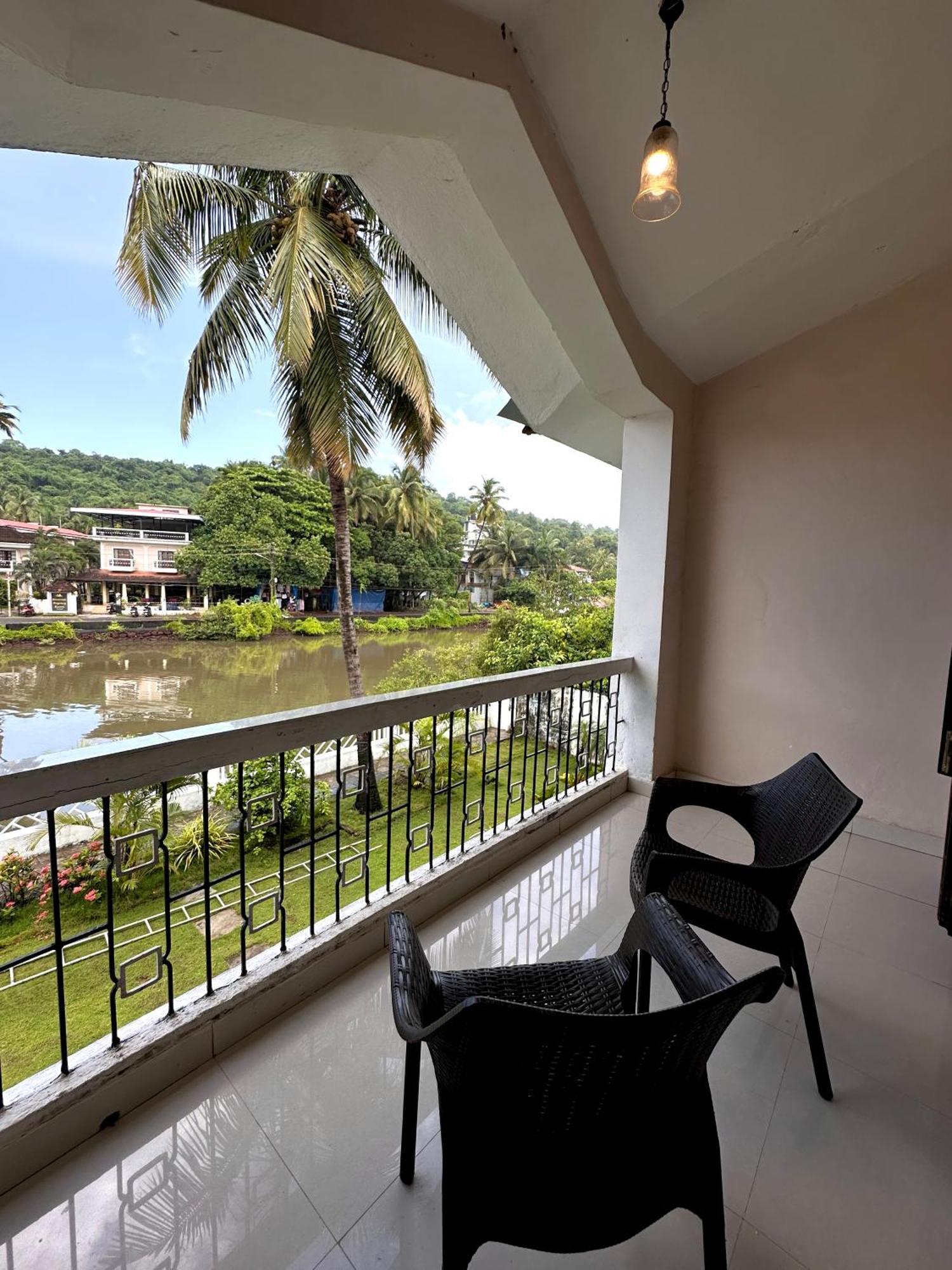 Hotel Riverside Бага Экстерьер фото