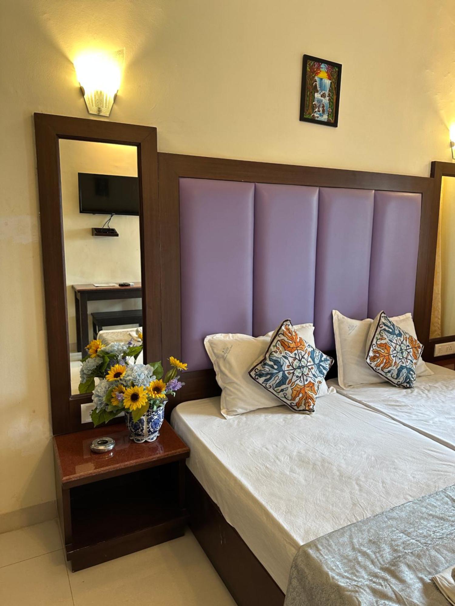 Hotel Riverside Бага Экстерьер фото