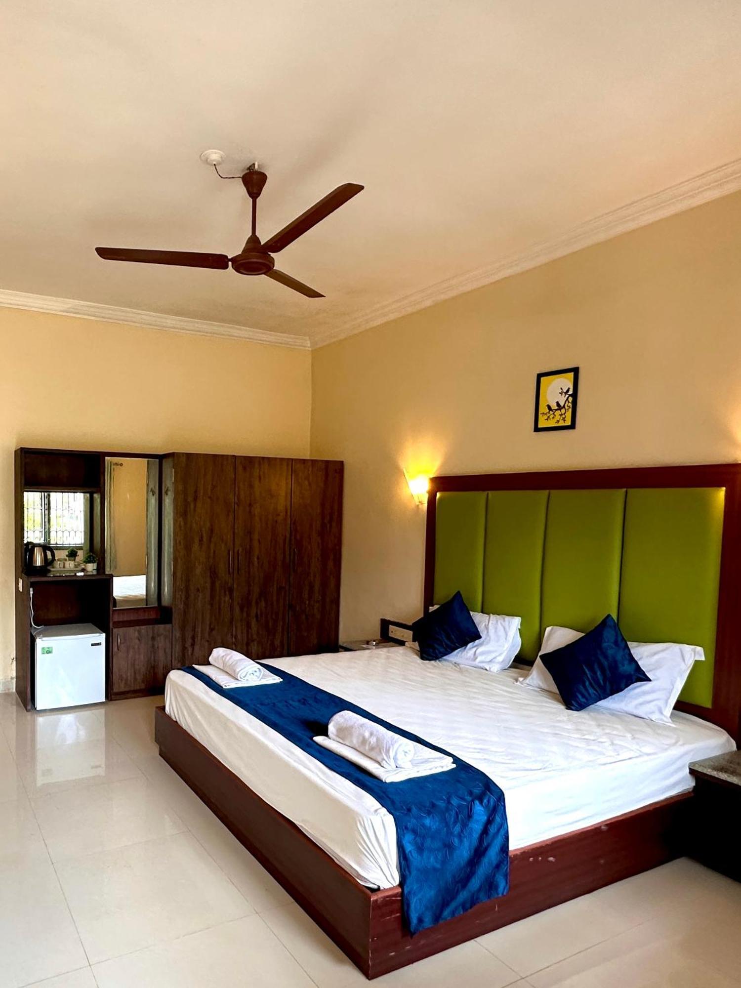 Hotel Riverside Бага Экстерьер фото