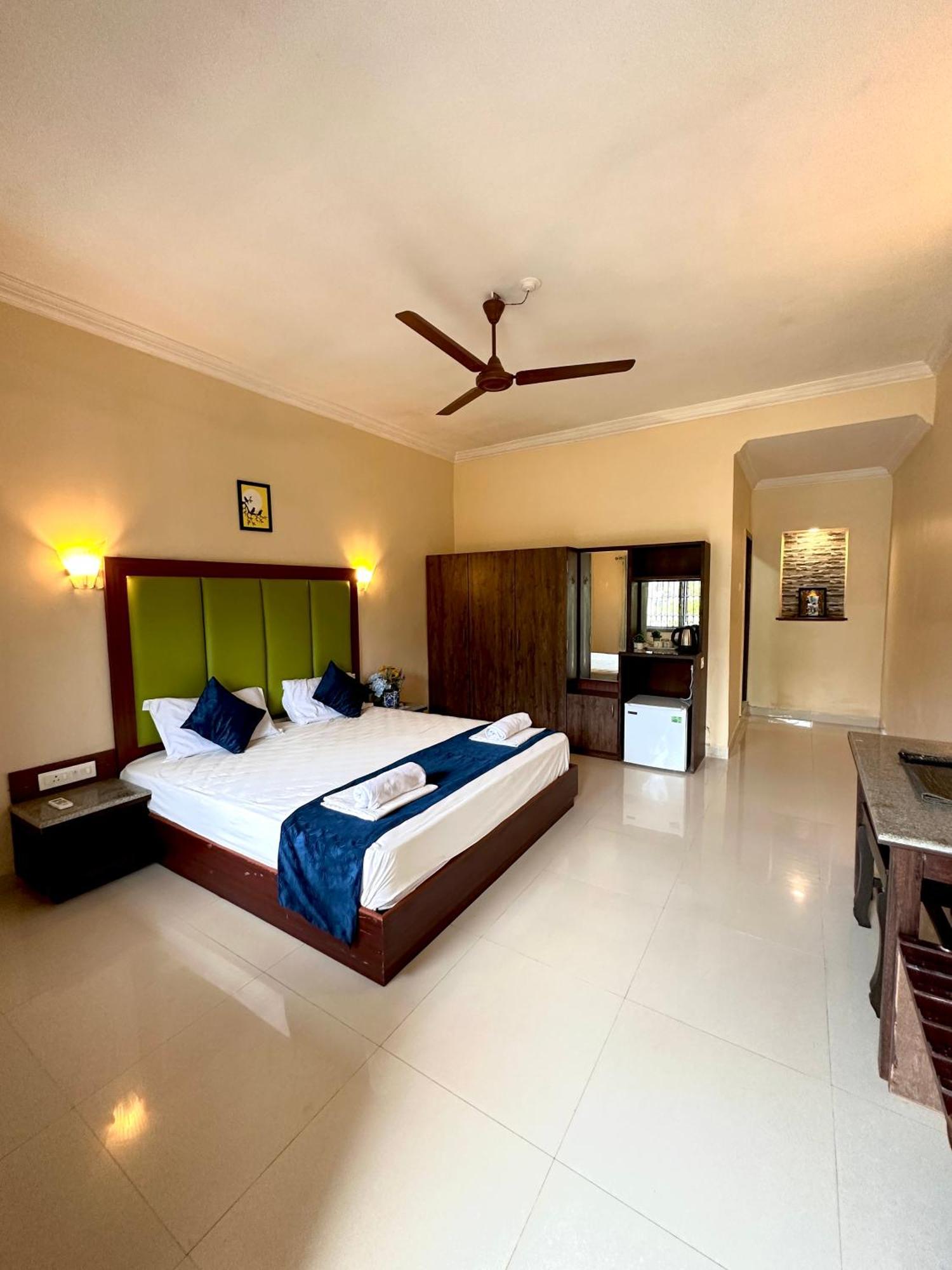 Hotel Riverside Бага Номер фото