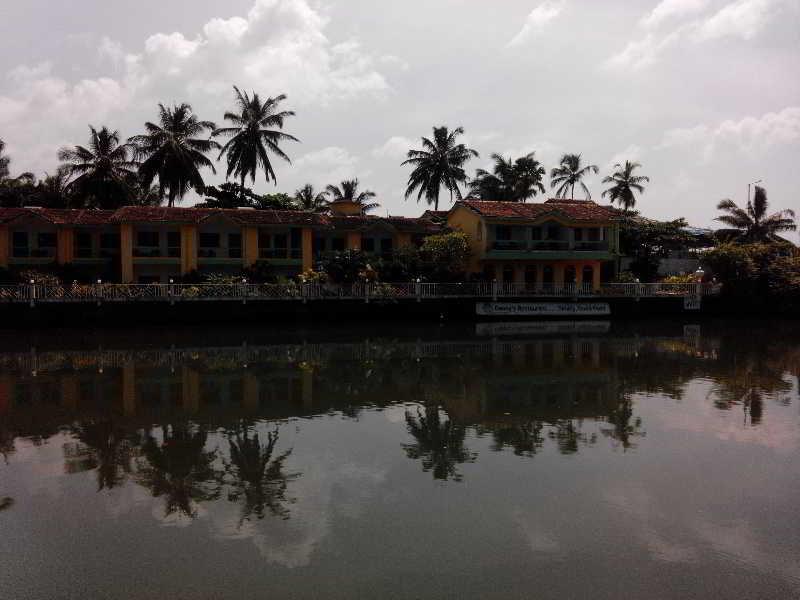 Hotel Riverside Бага Экстерьер фото