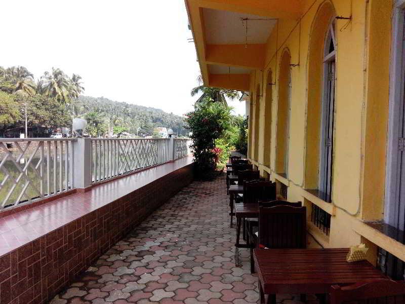 Hotel Riverside Бага Экстерьер фото